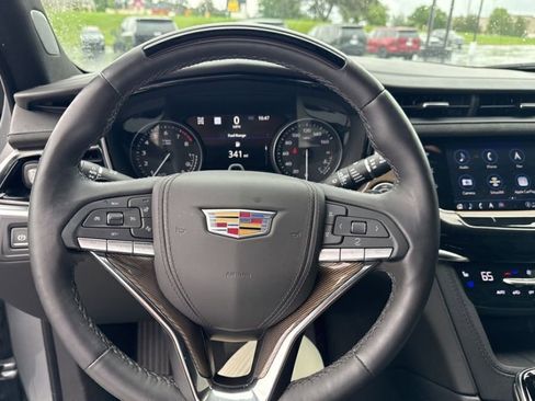 Used 2025 Cadillac XT6 Premium Luxury w/ Platinum Package AWD/4WD image 5