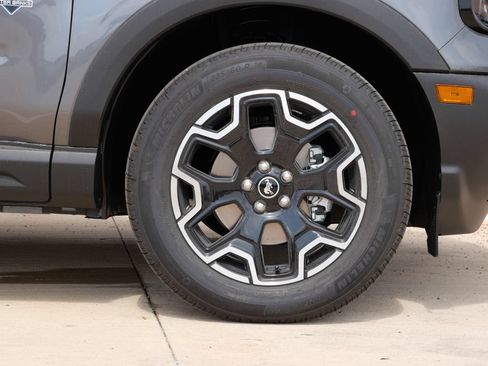 New 2026 Ford Bronco Sport Outer Banks w/ Outer Banks Tech Package+ AWD/4WD image 8
