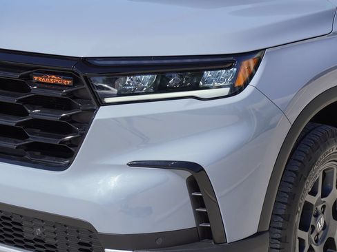 Used 2023 Honda Pilot TrailSport image 2