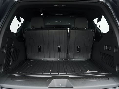 New 2026 GMC Yukon XL Elevation w/ LPO, Floor Liner Package AWD/4WD image 8