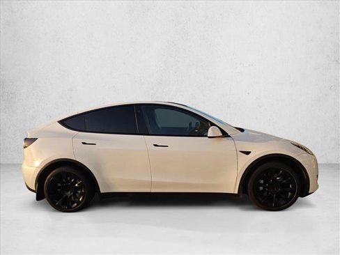 Used 2022 Tesla Model Y Long Range AWD/4WD image 4