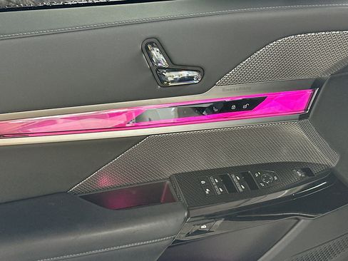 Used 2024 BMW 740i image 18