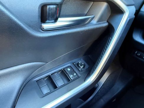 Used 2021 Toyota RAV4 XLE w/ Convenience Package AWD/4WD image 14