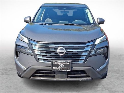 Used 2024 Nissan Rogue SV image 2
