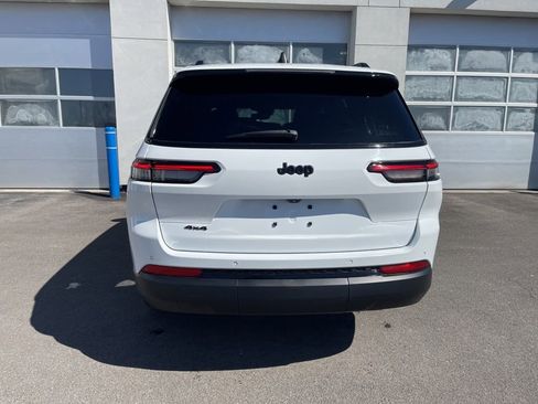 Used 2023 Jeep Grand Cherokee L Laredo image 6