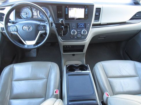 Used 2016 Toyota Sienna XLE w/ XLE Navigation Package FWD image 34