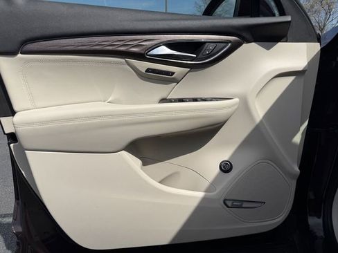 Used 2022 Buick Envision Avenir w/ Technology Package II image 9