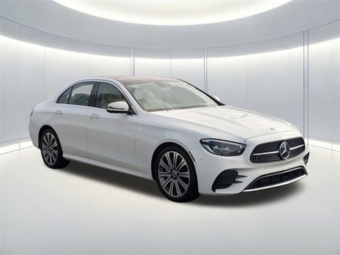 Used 2022 Mercedes-Benz E 350 Sedan image 4