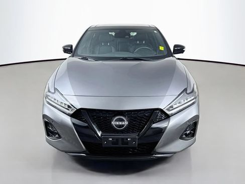 Used 2023 Nissan Maxima SR w/ Sport Mat Group FWD image 2