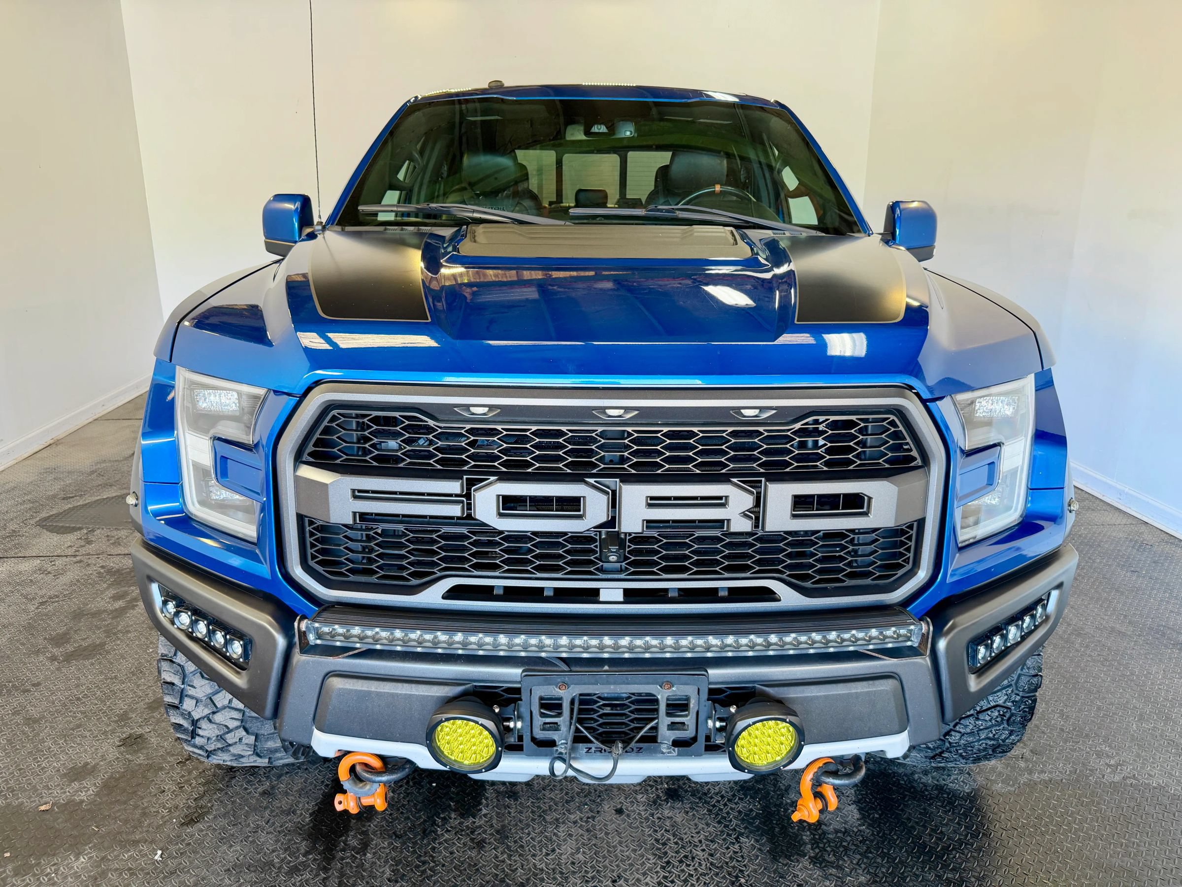 Used 2018 Ford F150 Raptor w/ Equipment Group 802A Luxury AWD/4WD image 3