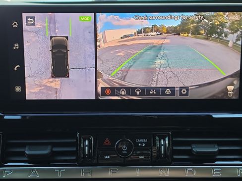 Used 2026 Nissan Pathfinder SL AWD/4WD image 19