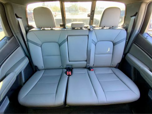 Certified 2025 Chevrolet Colorado ZR2 w/ Midnight Edition image 31