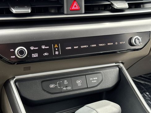 New 2026 Kia Carnival image 22