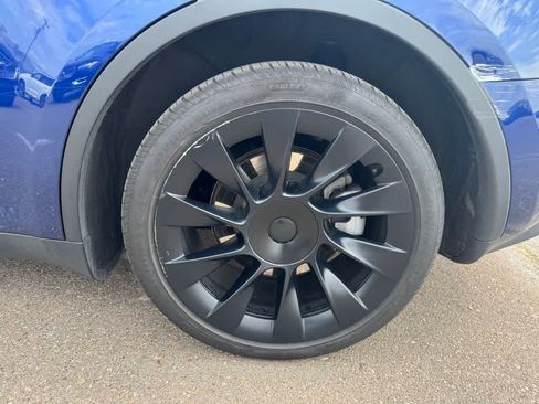Used 2024 Tesla Model Y Long Range AWD/4WD image 10