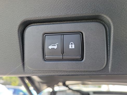 Certified 2025 Nissan Rogue SL FWD image 10
