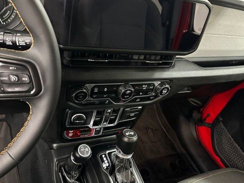 Used 2024 Jeep Wrangler Unlimited AWD/4WD image 17