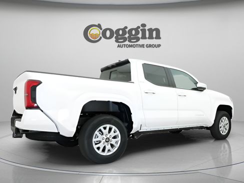 Used 2025 Toyota Tacoma SR5 w/ SR5 Upgrade Package RWD image 19