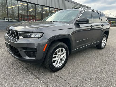 Used 2023 Jeep Grand Cherokee Laredo X AWD/4WD image 10
