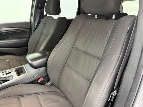 Used 2018 Jeep Grand Cherokee Laredo RWD image 13