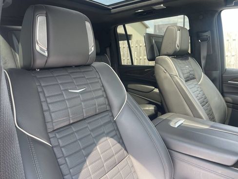 Used 2024 Cadillac Escalade ESV Sport Platinum w/ LPO, ONYX Package AWD/4WD image 32