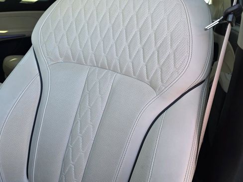 Used 2024 BMW X7 xDrive40i w/ Executive Package image 15