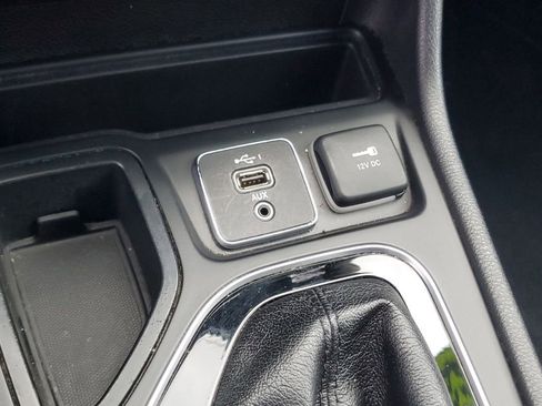 Used 2019 Jeep Cherokee Limited FWD image 24