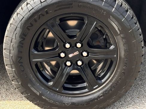 Used 2022 GMC Acadia AT4 w/ Technology Package AWD/4WD image 4