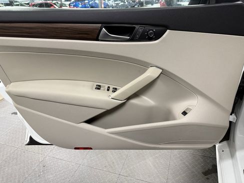 Used 2020 Volkswagen Passat 2.0T SEL image 8