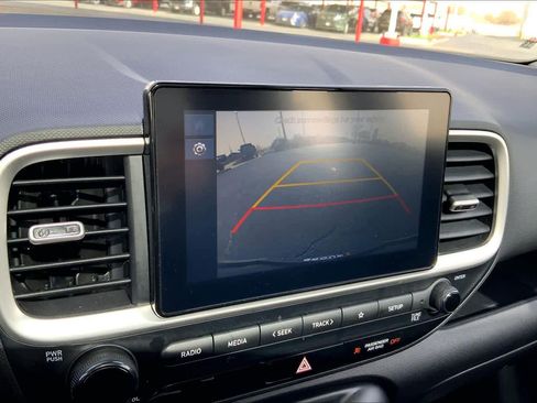 Used 2025 Hyundai Venue SEL image 25