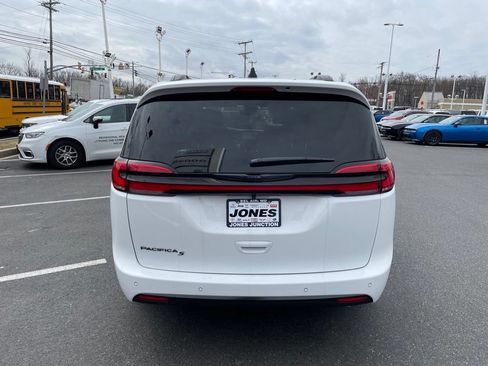 New 2026 Chrysler Pacifica Select w/ S Appearance Package FWD image 6