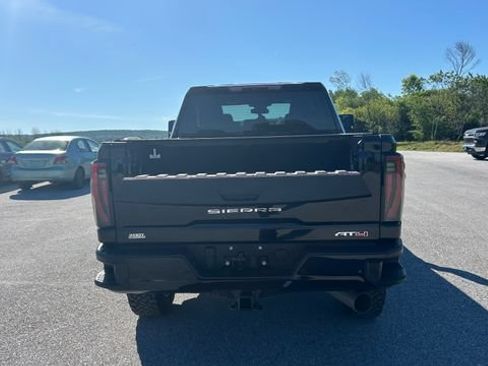 Used 2024 GMC Sierra 2500 AT4 AWD/4WD image 7