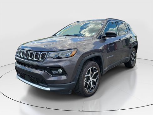 Used 2024 Jeep Compass Limited AWD/4WD image 2