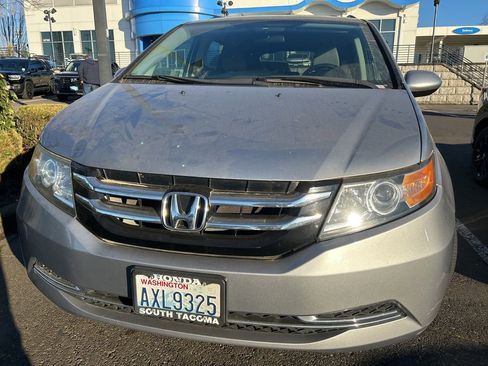Used 2016 Honda Odyssey SE image 2