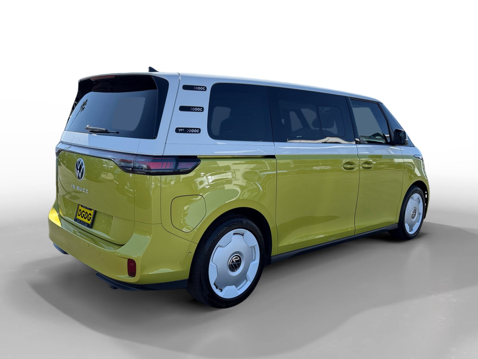 Certified 2025 Volkswagen ID. Buzz 1st Edition w/ Cupholders Package RWD image 5