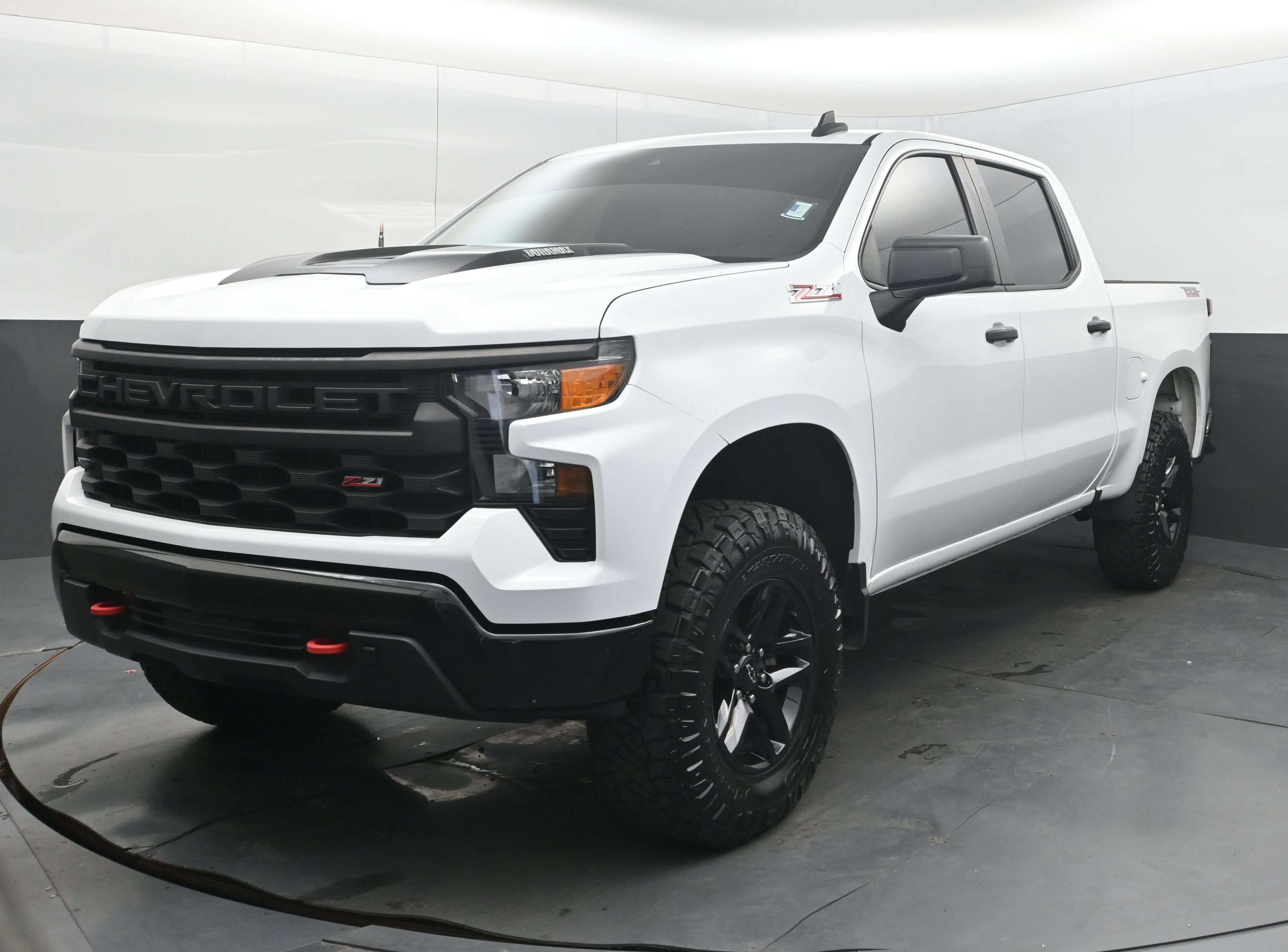 Used 2022 Chevrolet Silverado 1500 Custom Trail Boss w/ LPO, Dark Essentials Package AWD/4WD image 4