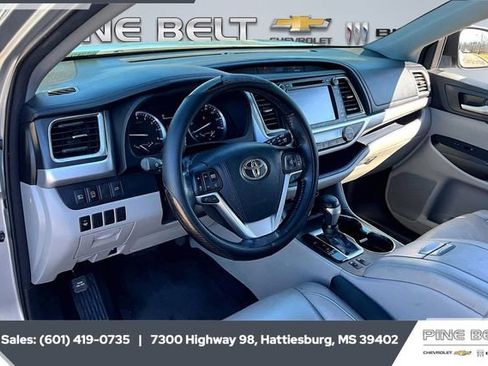 Used 2018 Toyota Highlander XLE image 12