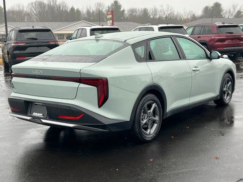 Used 2025 Kia K4 LXS image 36