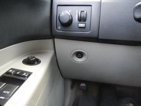 Used 2007 Chrysler 300 C RWD image 42
