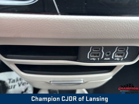 Used 2024 Chrysler Pacifica Touring-L FWD image 28