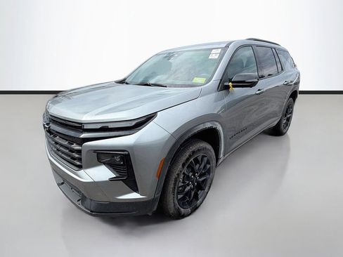 Used 2025 Chevrolet Traverse LT w/ Midnight/Sport Edition FWD image 5