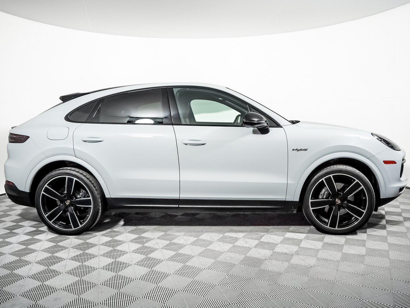 Certified 2023 Porsche Cayenne Coupe AWD/4WD image 9