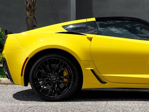 Used 2019 Chevrolet Corvette Z06 RWD image 16