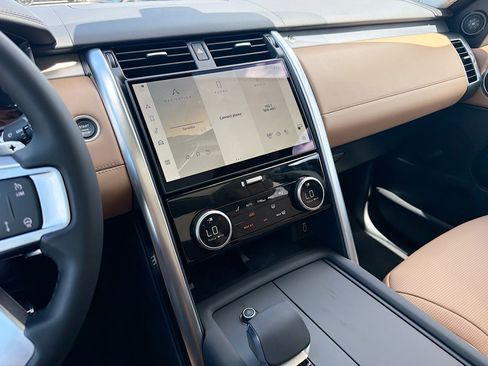 New 2026 Land Rover Discovery Limited Edition AWD/4WD image 29