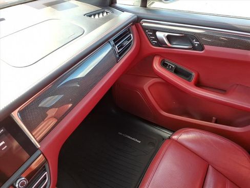 Used 2023 Porsche Macan Turbo image 32