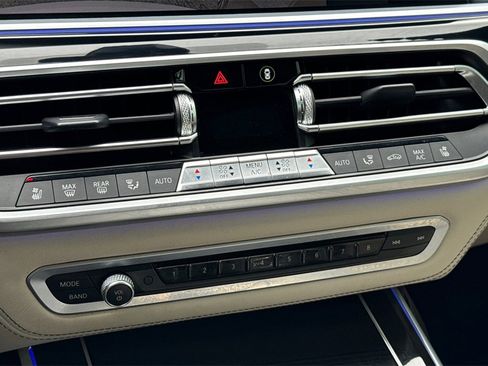 Used 2022 BMW X7 xDrive40i w/ M Sport Package image 20