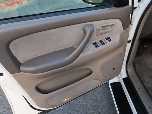 Used 2006 Toyota Sequoia SR5 image 15