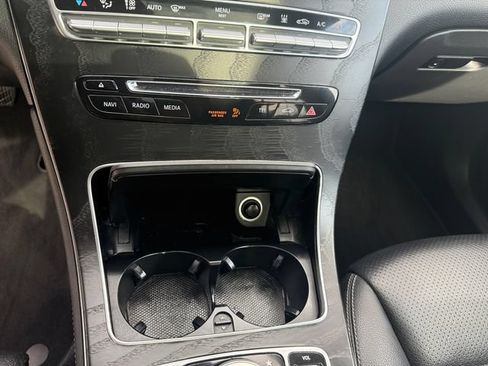 Used 2019 Mercedes-Benz GLC 350e 4MATIC image 28