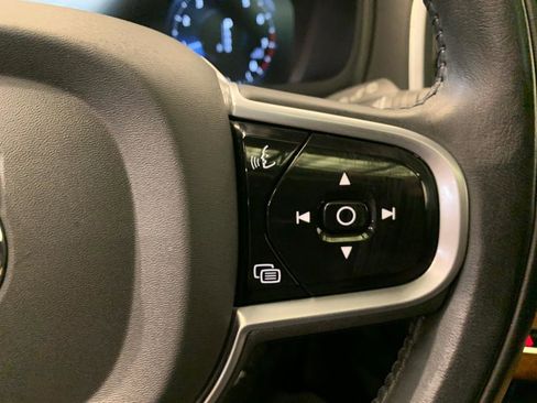 Used 2022 Volvo XC90 T6 Momentum w/ Climate Package image 22