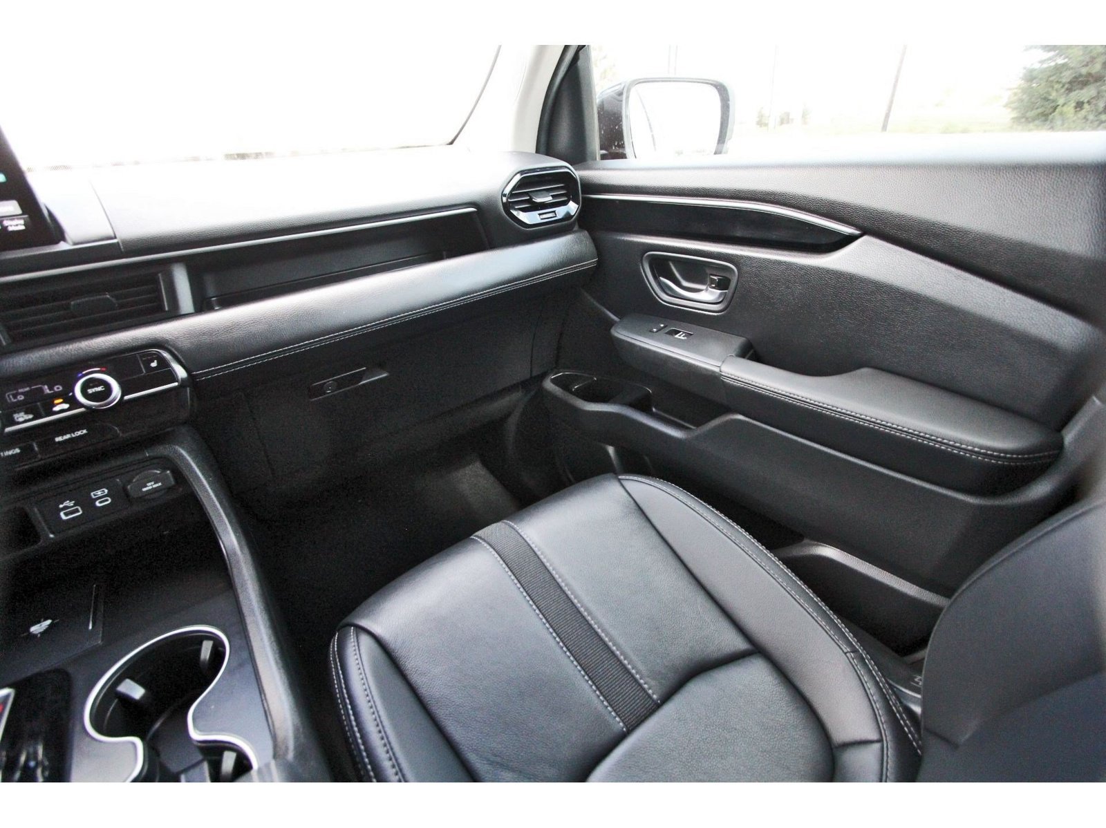 Used 2025 Honda Pilot EX-L image 11