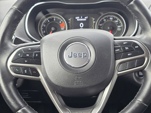 Used 2019 Jeep Cherokee Latitude Plus image 16